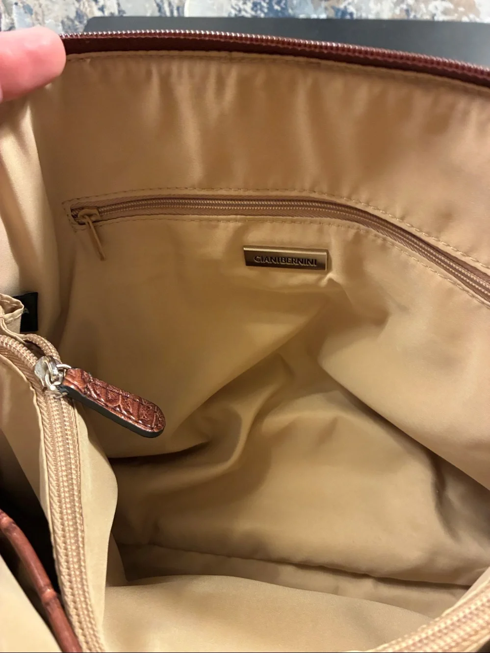 NWOT GianiBernini Elegant Brown Croc-Embossed Leather Satchel - Designer Style